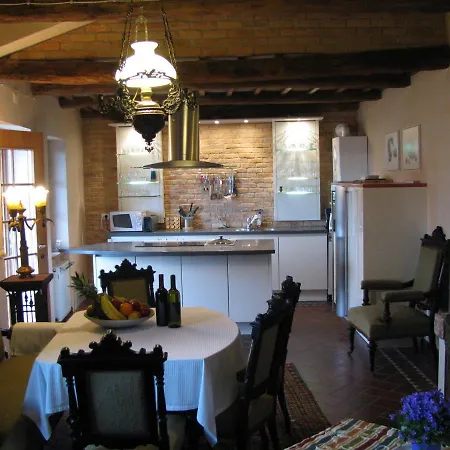 Сasa de vacaciones Mansion In Langhe With Pool And Winery Charm *
